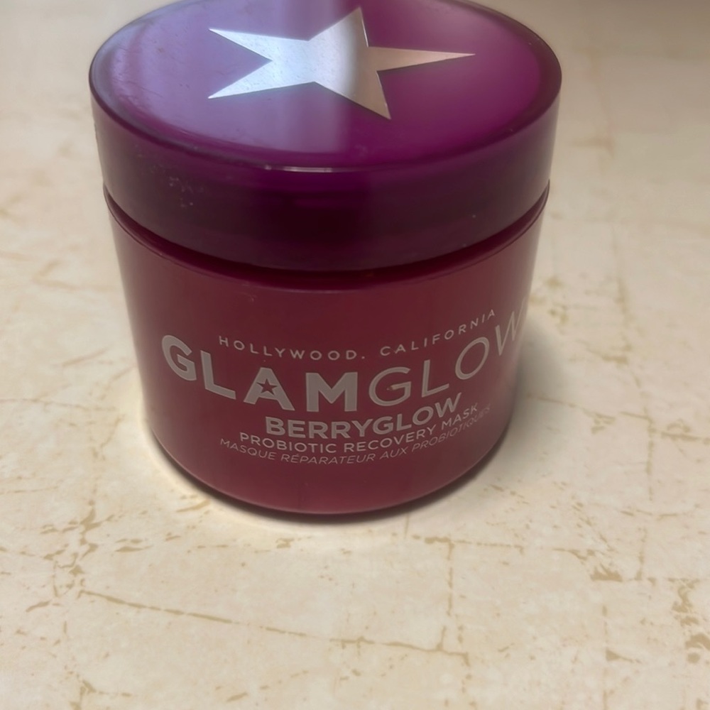 Glam glow berry glow mask